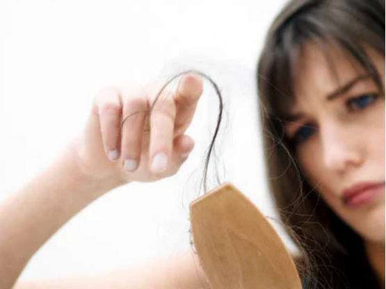 儷真護(hù)發(fā)知識(shí)：頭發(fā)經(jīng)常補(bǔ)水還是干？